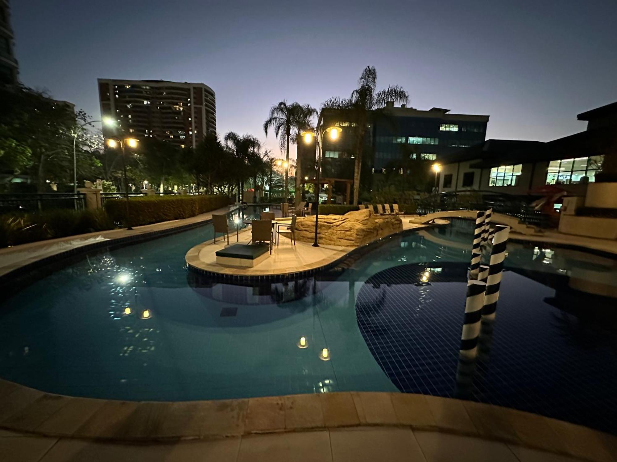 Flat Com Vista Panoramica -15- Na Barra Da Tijuca - Estacionamento Gratuito - Frigobar - Ar Condicionado - Piscina - Academia - Balsa Para Praia Gratis - Varanda - Vista Parcial Mar E Lagoa ริโอเดจาเนโร ภายนอก รูปภาพ