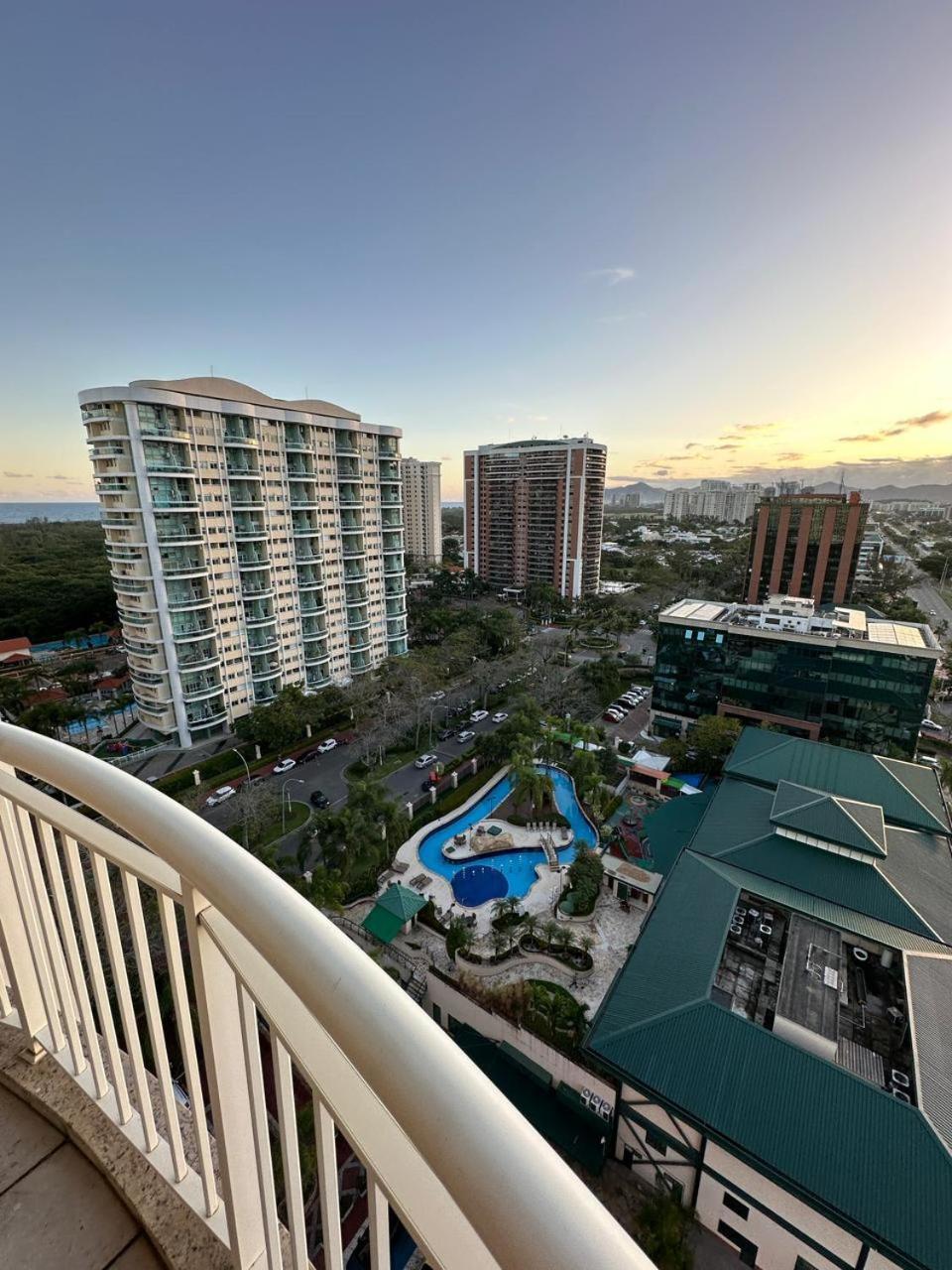 Flat Com Vista Panoramica -15- Na Barra Da Tijuca - Estacionamento Gratuito - Frigobar - Ar Condicionado - Piscina - Academia - Balsa Para Praia Gratis - Varanda - Vista Parcial Mar E Lagoa ริโอเดจาเนโร ภายนอก รูปภาพ