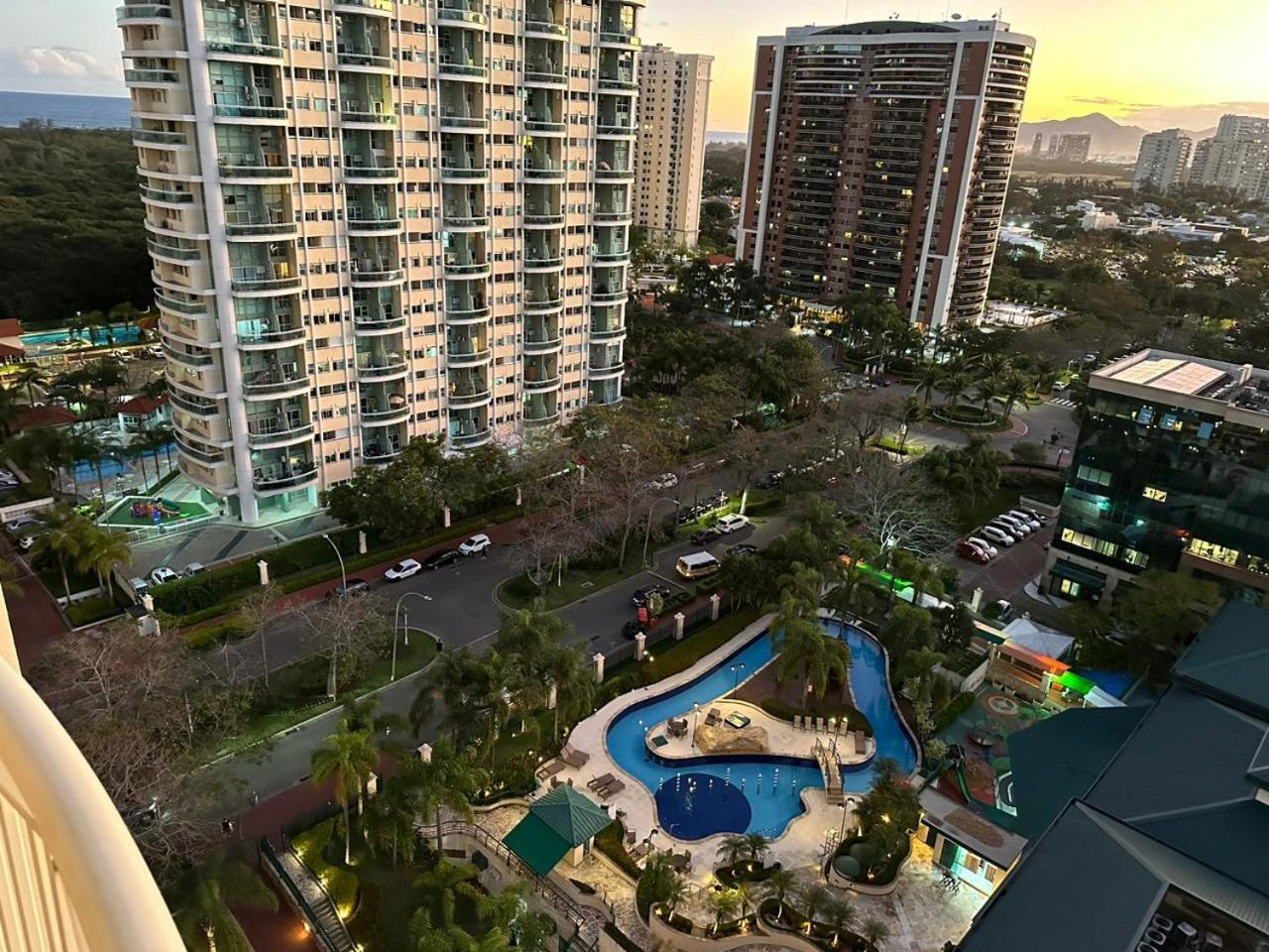Flat Com Vista Panoramica -15- Na Barra Da Tijuca - Estacionamento Gratuito - Frigobar - Ar Condicionado - Piscina - Academia - Balsa Para Praia Gratis - Varanda - Vista Parcial Mar E Lagoa ริโอเดจาเนโร ภายนอก รูปภาพ
